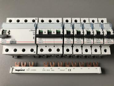 Legrand ***SET*** FI: 1x 411765 + 1x LS-C32A-3polig 403548 + 5x LS-C16A-1polig 403434 + 1x 004980 Sammelschiene